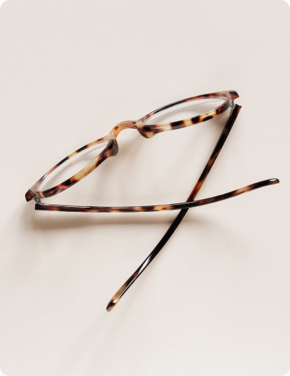 Immagine rappresentativa di occhiali da vista personalizzabili attraverso il Configuratore 3D che rappresenta settore accessori per cui opera Tredo